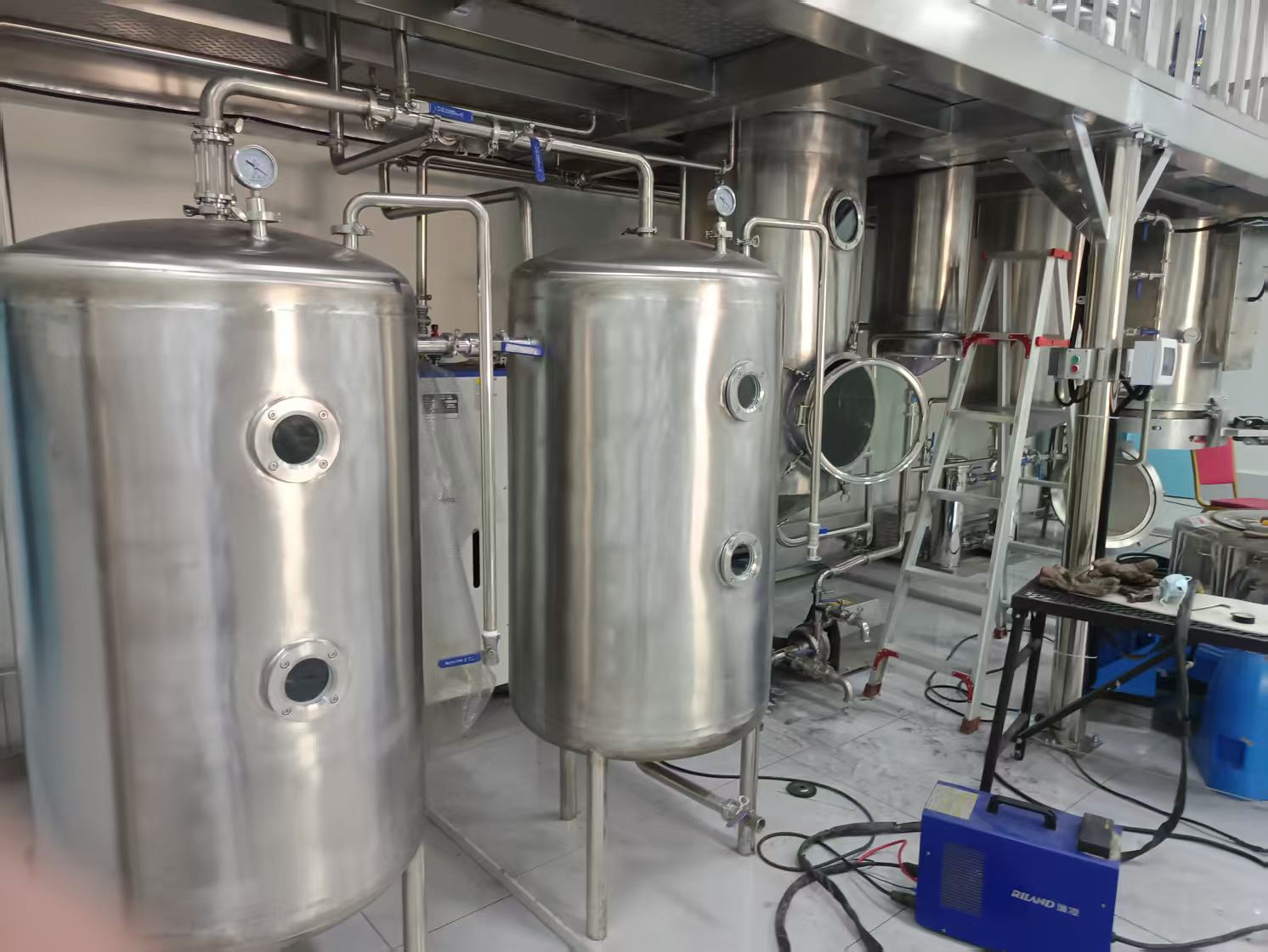 设备生产调试现场